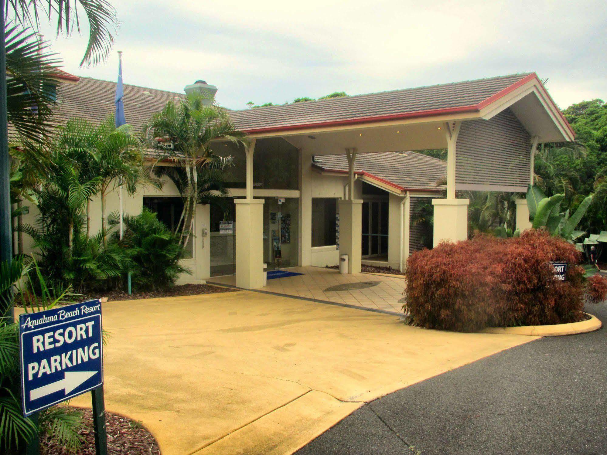 Aqualuna Beach Resort Sapphire Beach Exterior foto